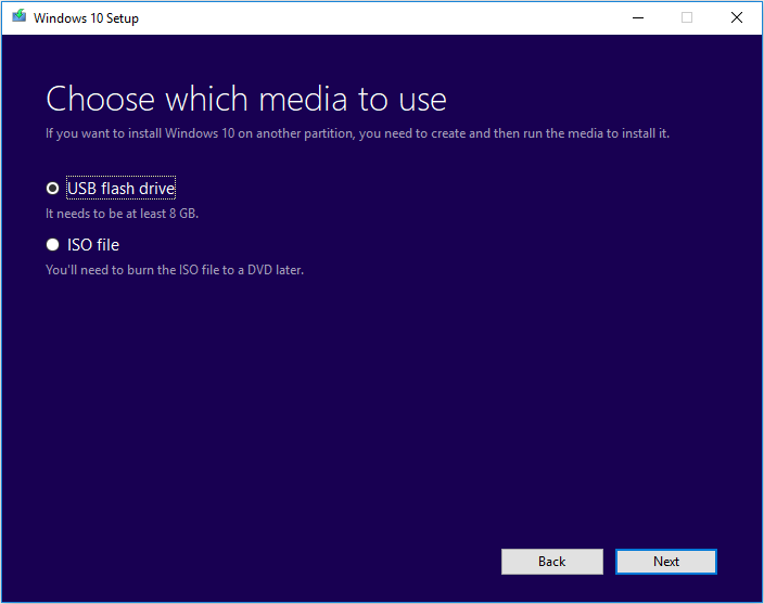 escolha a unidade flash USB para criar a mídia de instalação do Windows 10